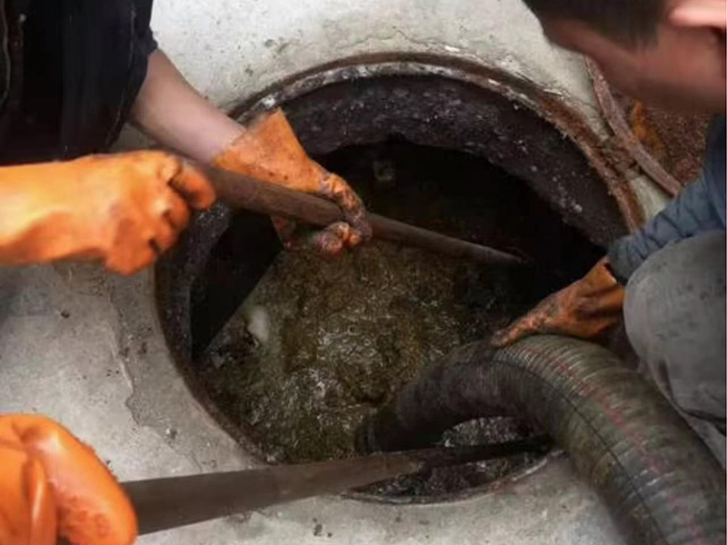 资阳清理化粪池时如何避免沼气的危害?